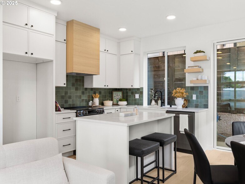 More Photos Of 1911 Broadway St, Vancouver Apartments For Sale