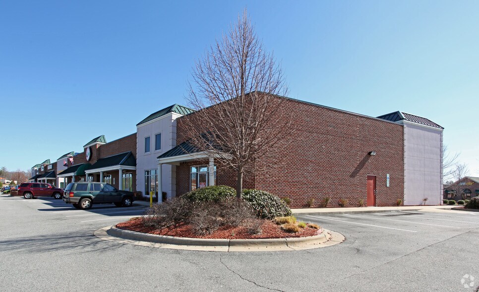 More Photos Of 3793 Samet Dr, High Point Unknown For Lease