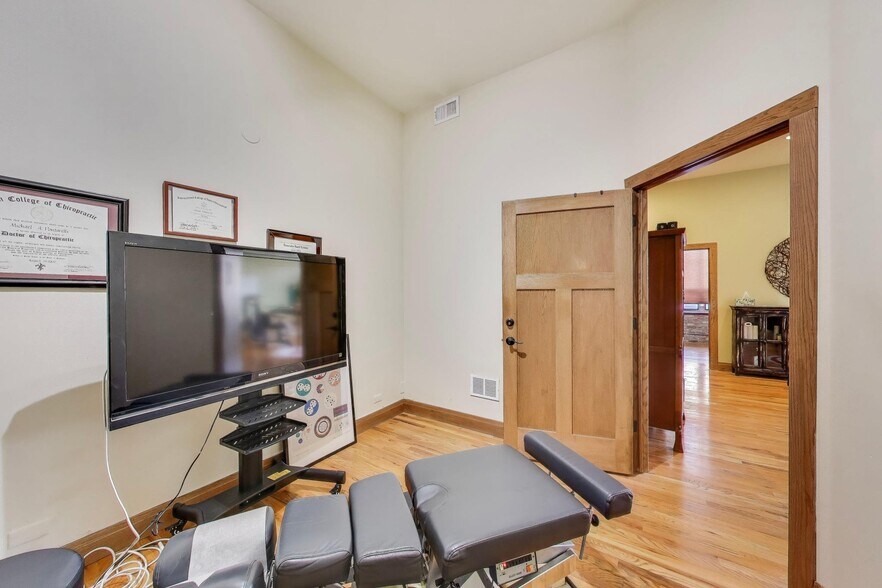 More Photos Of 1811-1819 W North Ave, Chicago Office For Lease