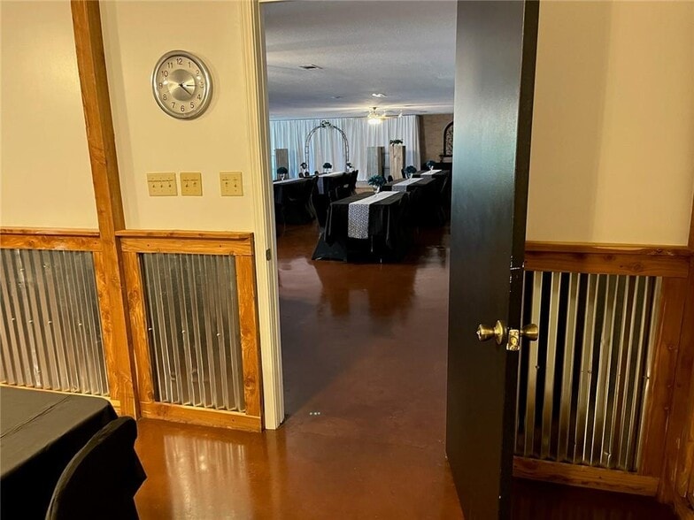 More Photos Of 20674 S Highway 59, Evansville Restaurant For Sale