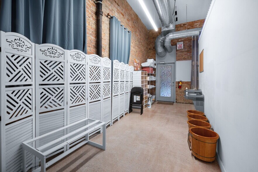 More Photos Of 965 W 18th St, Chicago Apartments For Sale