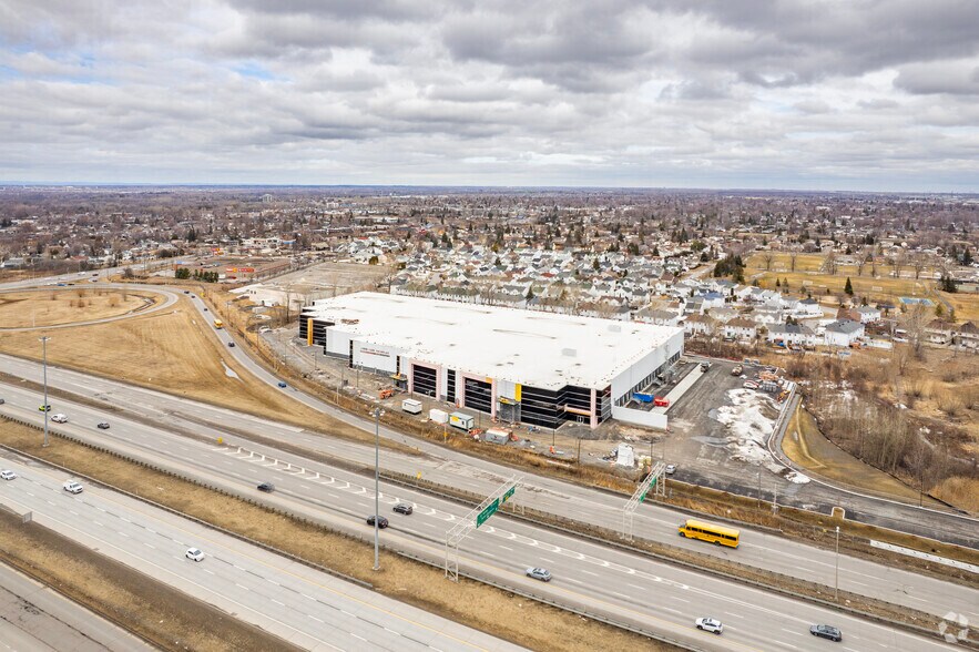 More Photos Of 260 Rue Jacques, Laval Warehouse For Sale