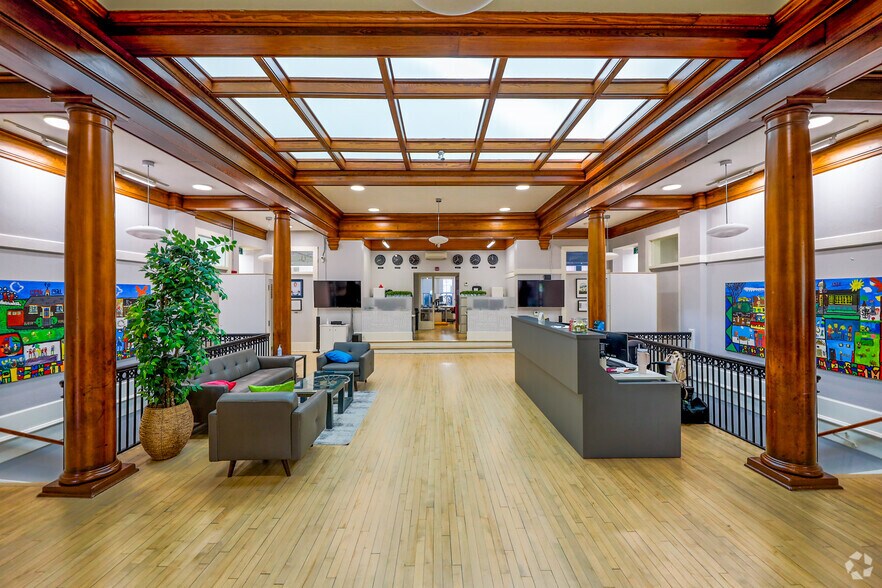 More Photos Of 300 King St S, Whitby Office For Sale