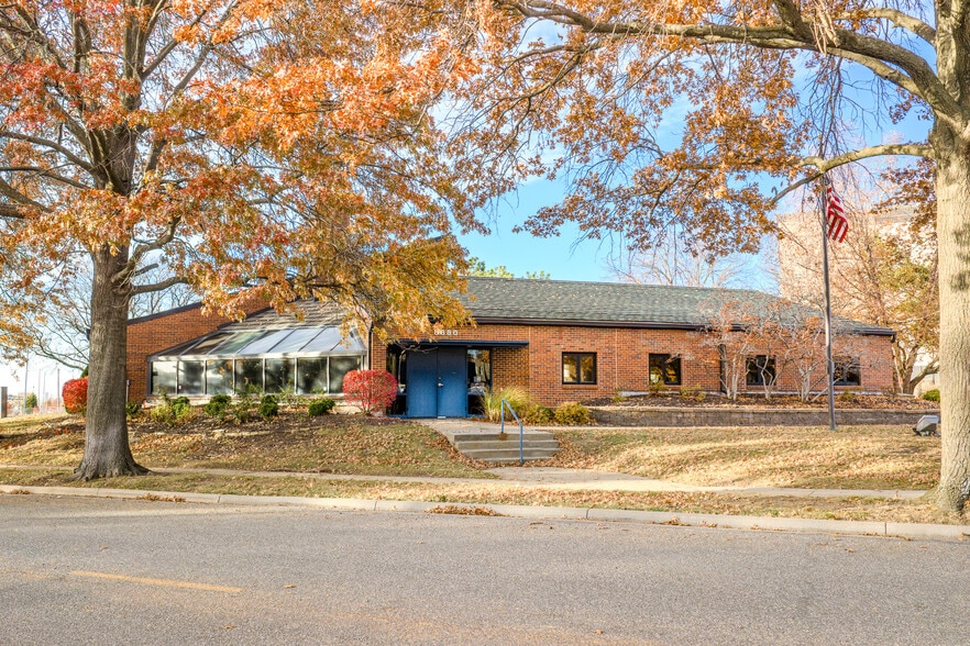 More Photos Of 8880 Ballentine St, Overland Park Office For Sale