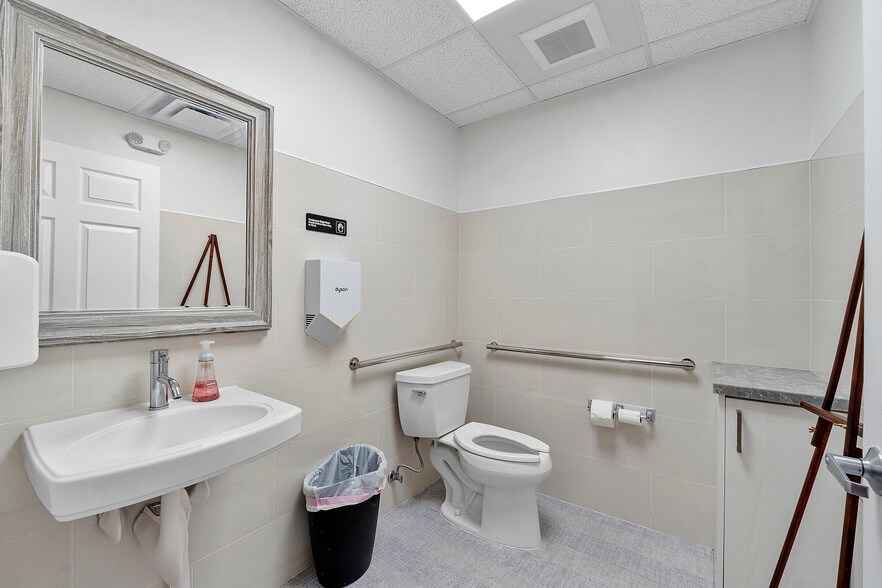 More Photos Of 75 SE 4th Ave, Delray Beach Storefront Retail Office For Lease