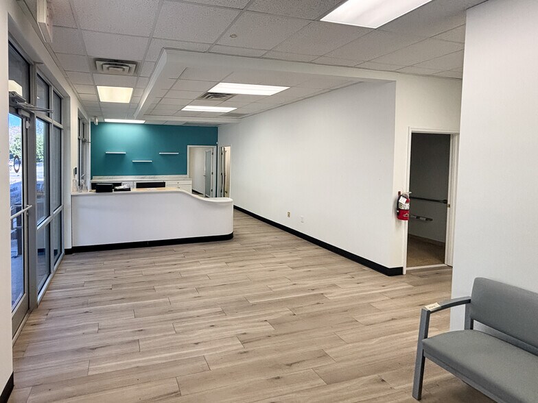 More Photos Of 1321 Ashley River Rd, Charleston Office For Lease