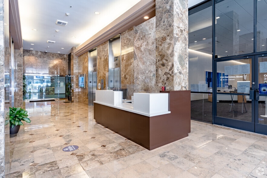 More Photos Of 16133 Ventura Blvd, Encino Office For Lease