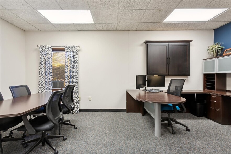 More Photos Of 732 Thimble Shoals Blvd, Newport News Office For Sale