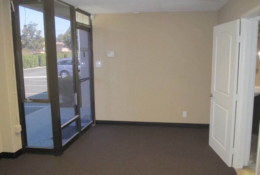 More Photos Of 2100 E McFadden Ave, Santa Ana Warehouse For Lease