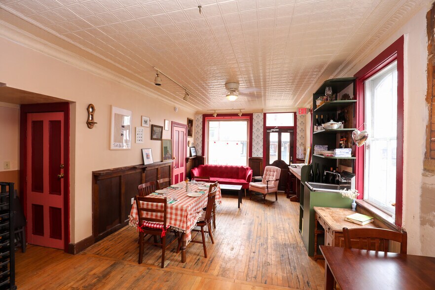 More Photos Of 407 Main st, Rosendale General Retail For Lease