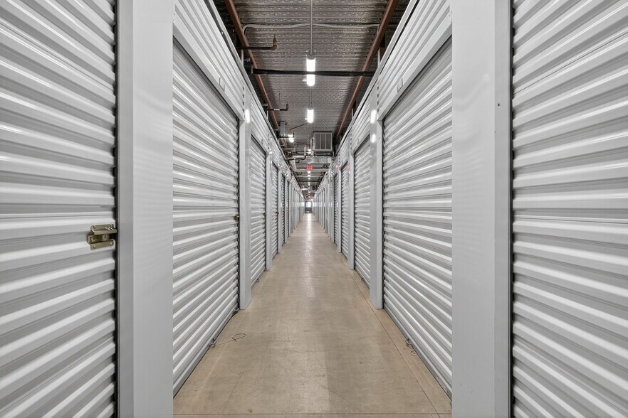 More Photos Of 8114 City Base Landing, San Antonio Unknown For Lease