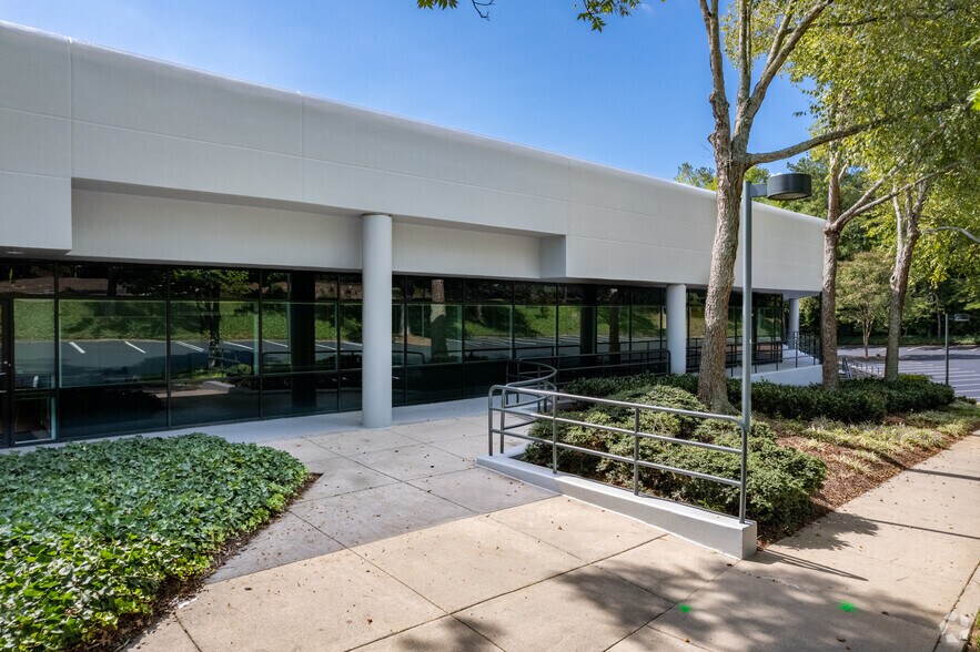 More Photos Of 680 Engineering Dr, Peachtree Corners Research And Development For Sale