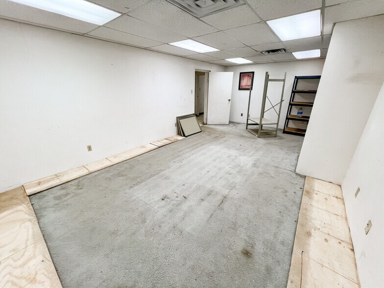 More Photos Of 300 W 61st St, Odessa Industrial For Sale