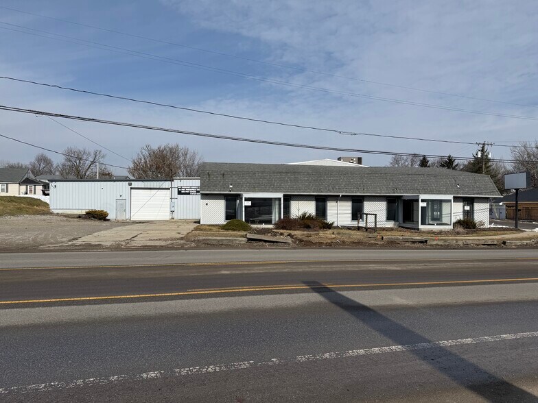 More Photos Of 327 Ashland Rd, Mansfield Showroom For Lease