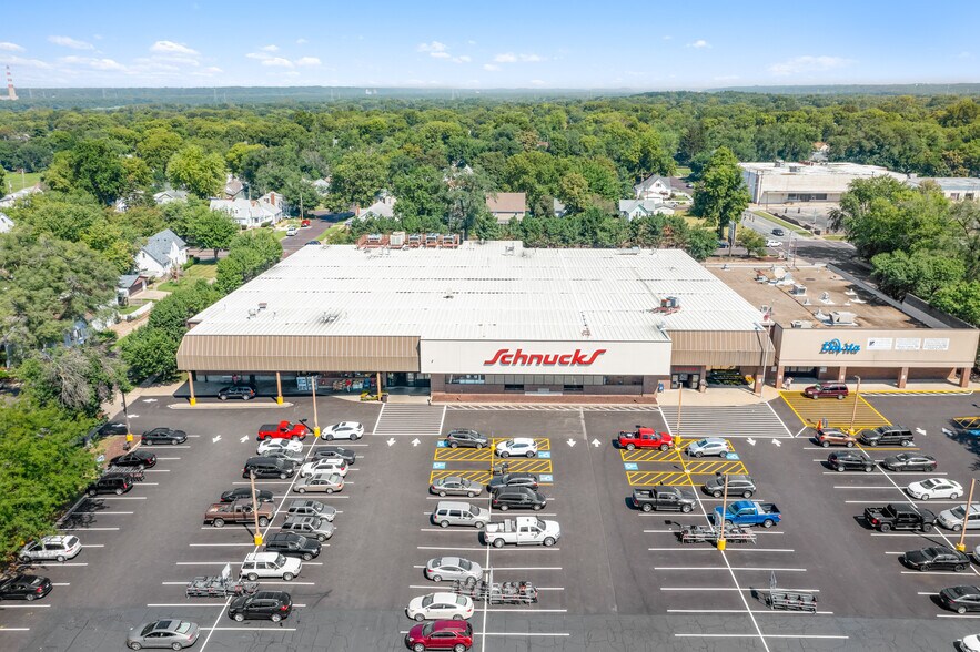 More Photos Of 1001 Court St, Pekin General Retail For Sale