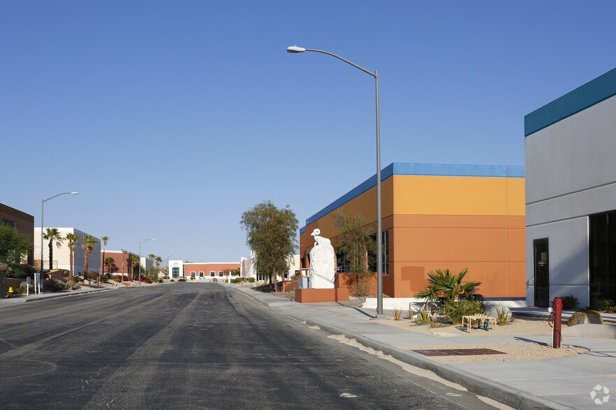 More Photos Of 72091 Woburn Ct, Thousand Palms Showroom For Lease