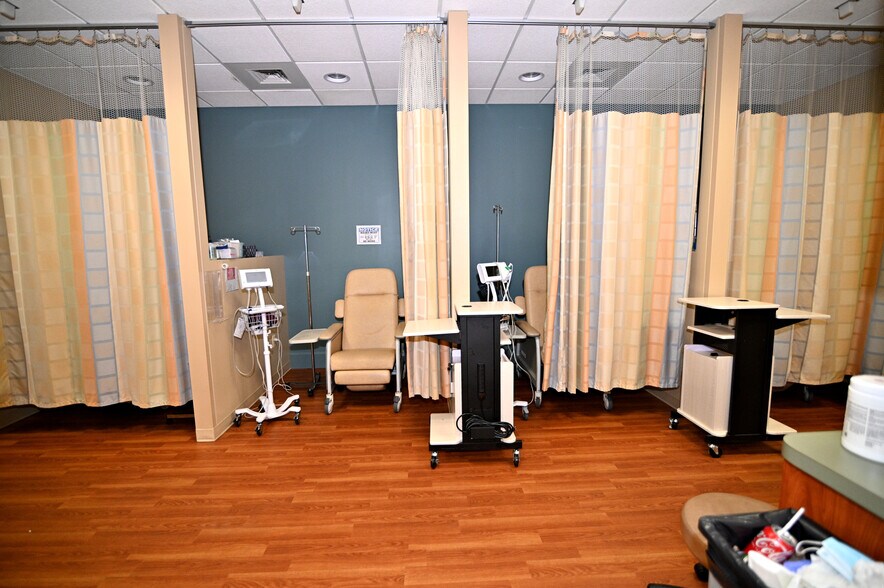 More Photos Of 2960 Technology Pl, Waldorf Research And Development For Lease