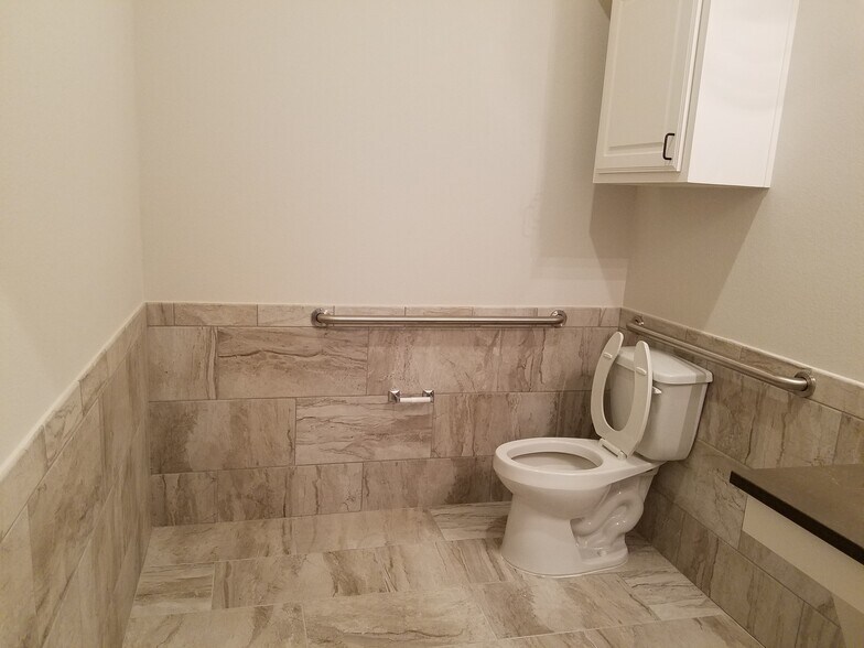 More Photos Of 8668 John Hickman Pky, Frisco Medical For Lease