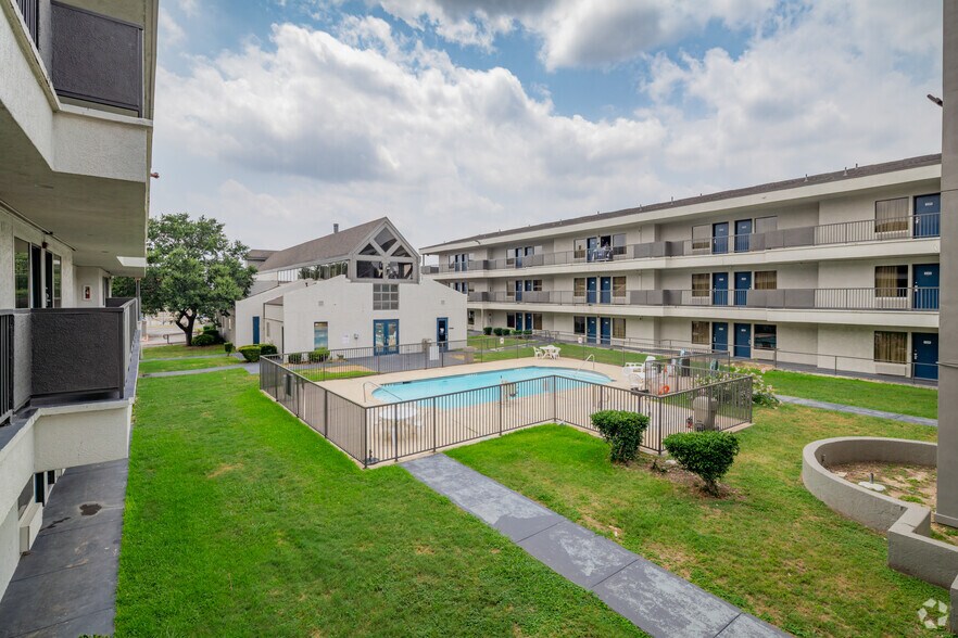 More Photos Of 11221 San Pedro Ave, San Antonio Hotel For Sale