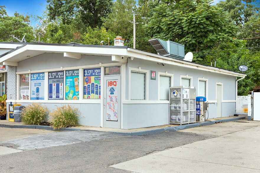 Primary Photo Of 1100 W Eight Mile Rd, Ferndale Restaurant For Lease