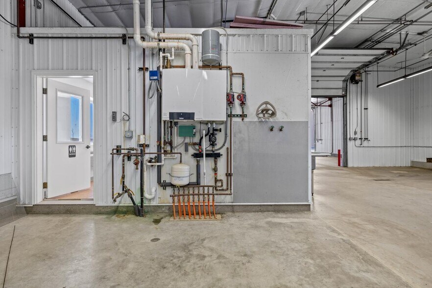 More Photos Of 2708 30th Ave NE, Minot Manufacturing For Sale