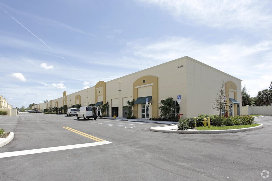 More Photos Of 10428 W State Road 84, Davie Warehouse For Lease
