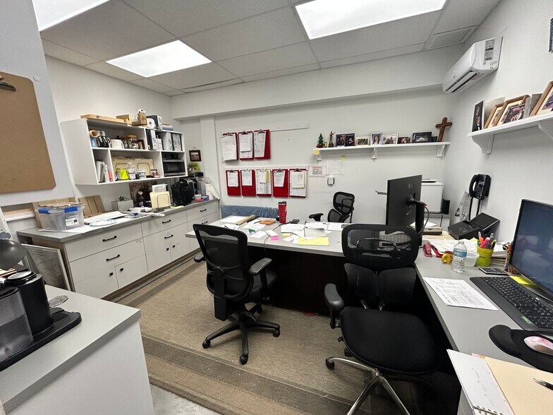 More Photos Of 2720 W 3rd ct, Hialeah Manufacturing For Lease