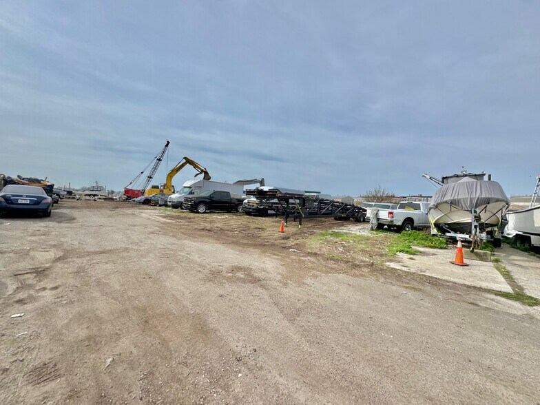 More Photos Of 25 Lacon Ct, Brooklyn Marina For Sale