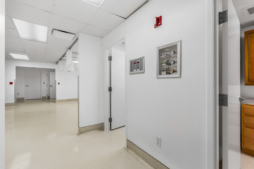 More Photos Of 845 37th Pl, Vero Beach Medical For Sale