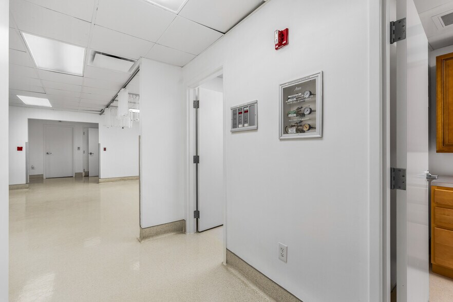 More Photos Of 845 37th Pl, Vero Beach Medical For Lease