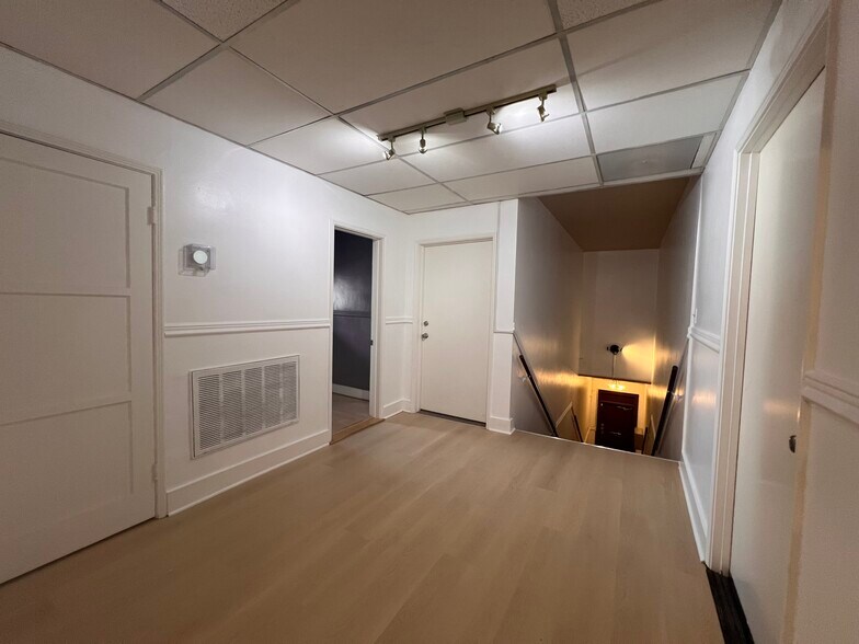 More Photos Of 4421 Lankershim Blvd, Toluca Lake Storefront Retail Office For Lease
