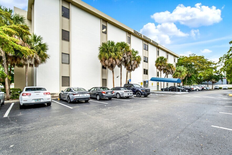 More Photos Of 4101 NW 4th St, Plantation Medical For Lease