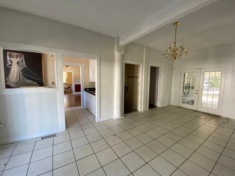 More Photos Of 421 N Lake Dr, Lexington Lodge Meeting Hall For Sale