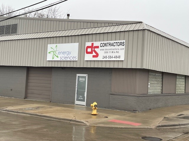 More Photos Of 3500 W 11 Mile Rd, Berkley Light Manufacturing For Lease