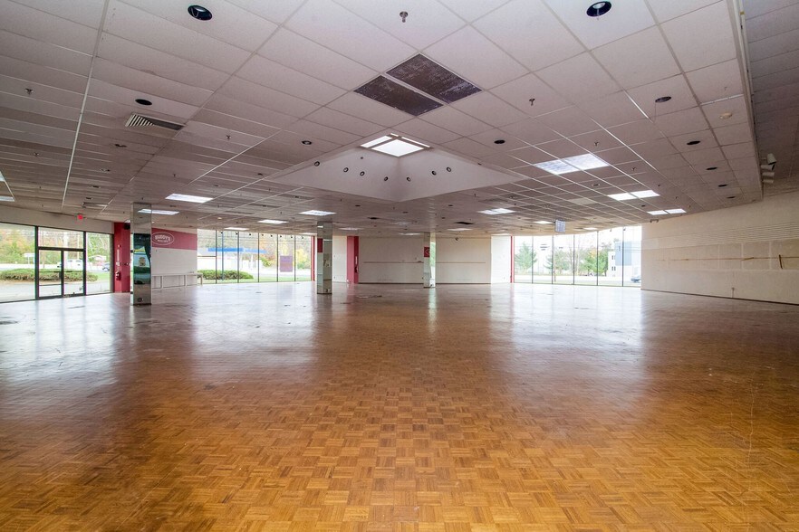 More Photos Of 265 Route 10, Whippany Freestanding For Lease