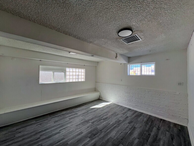 More Photos Of 910 E Sahara Ave, Las Vegas Loft Creative Space For Lease