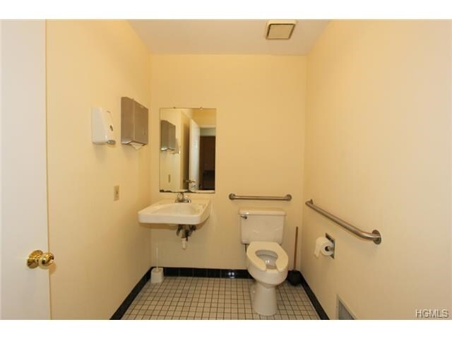 More Photos Of 3630 Hill Blvd, Jefferson Valley Medical For Lease