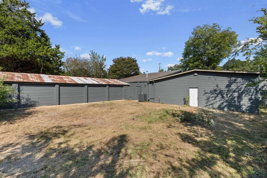 More Photos Of 1709 Bomar St, Marshall Office For Sale