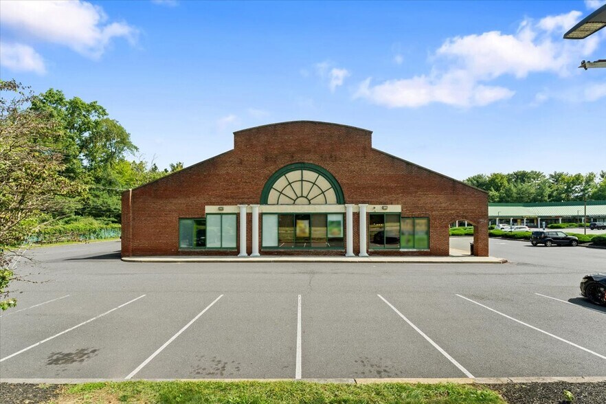 More Photos Of 100 US Highway 9, Manalapan Township Restaurant For Sale