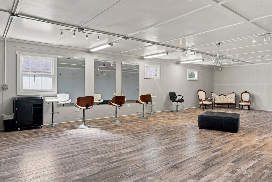 More Photos Of 204 S Broadway, Salisbury Specialty For Sale