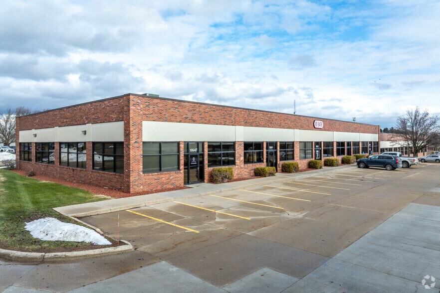 More Photos Of 10607-10647 Justin Dr, Urbandale Flex For Lease