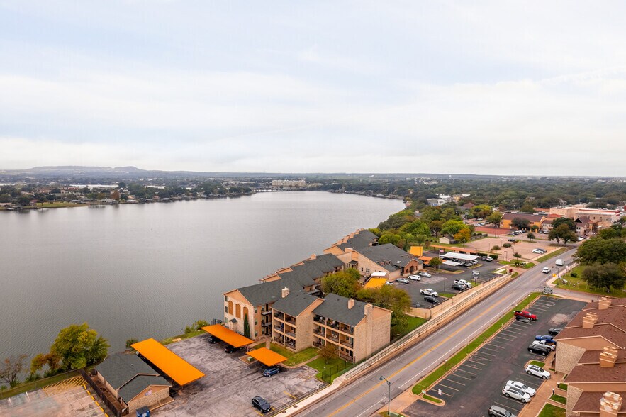 More Photos Of 401 E Pearl St, Granbury Apartments For Sale