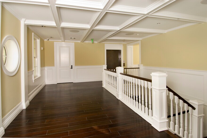 More Photos Of 4421 W Riverside Dr, Burbank Office For Lease