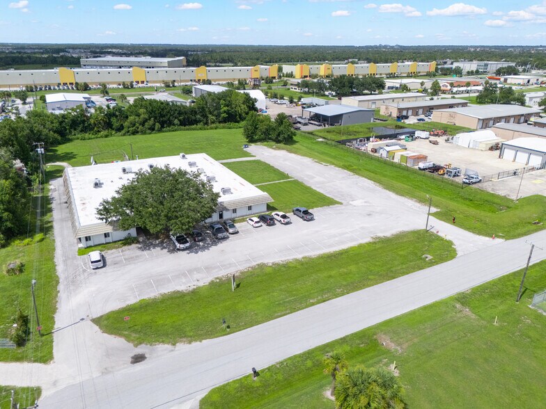 More Photos Of 2915 Parkway st, Lakeland Office For Lease