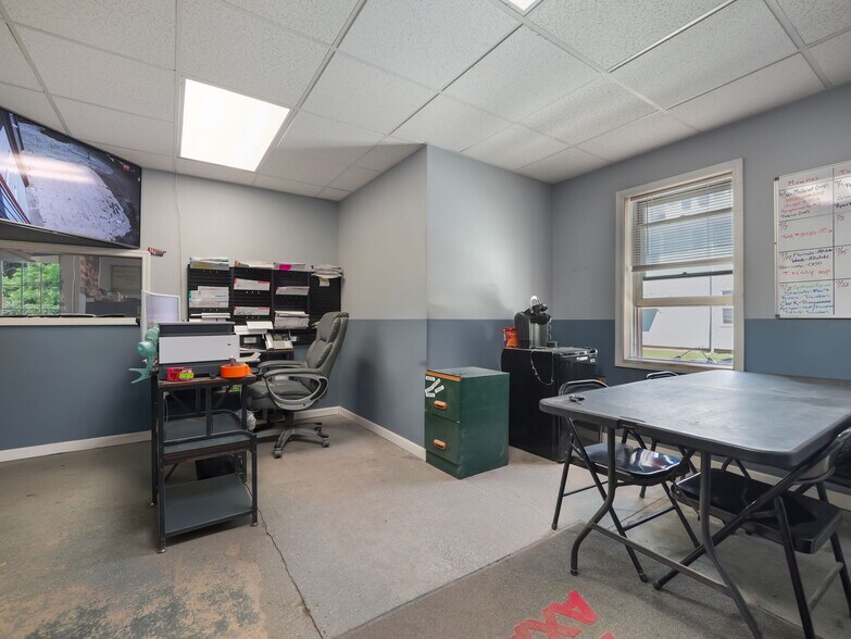 More Photos Of 301 N Main St, Liberty Auto Salvage Facility For Sale