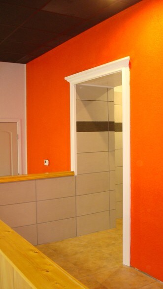 More Photos Of 138 Live Oak St, Marlin Storefront Retail Office For Sale