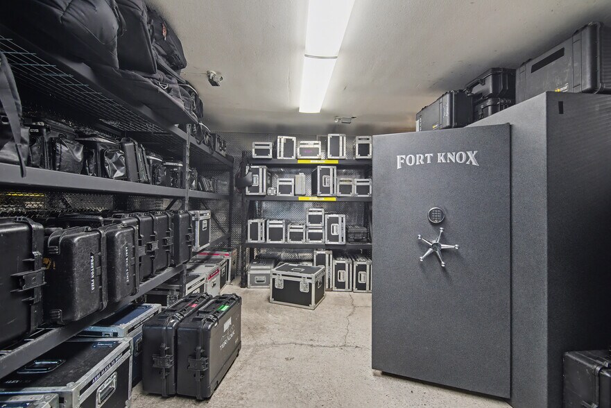 More Photos Of 13428 Beach Ave, Marina Del Rey Warehouse For Lease