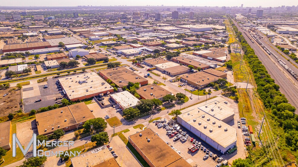 More Photos Of 8400 Directors Row, Dallas Warehouse For Lease