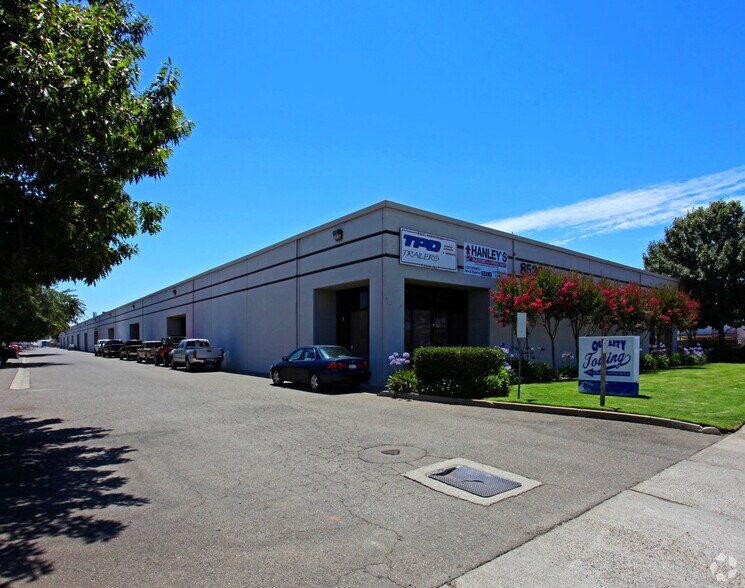 More Photos Of 8530 Fruitridge Rd, Sacramento Warehouse For Lease
