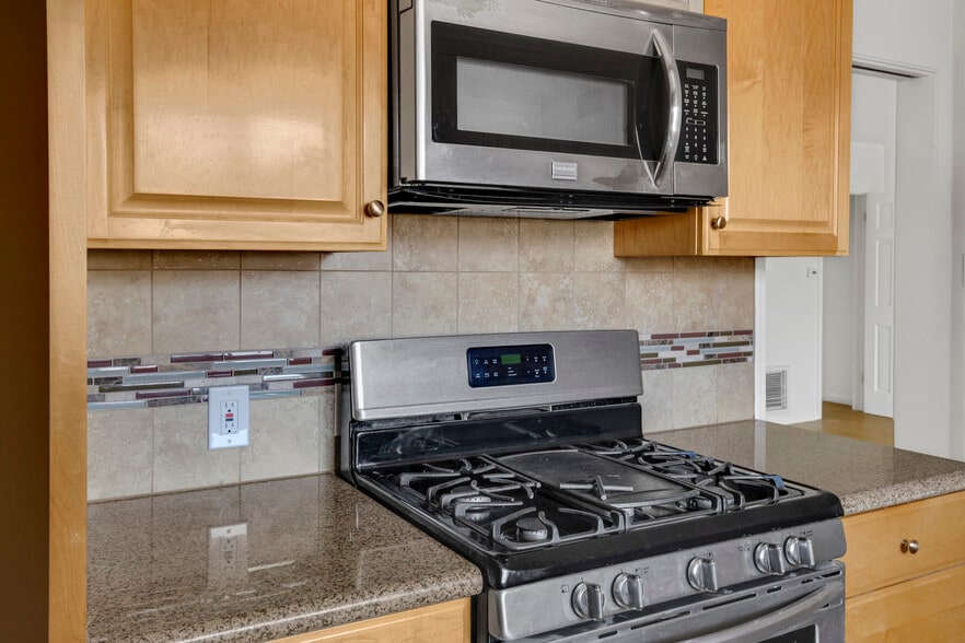More Photos Of 447 S Palm Dr, Beverly Hills Apartments For Sale